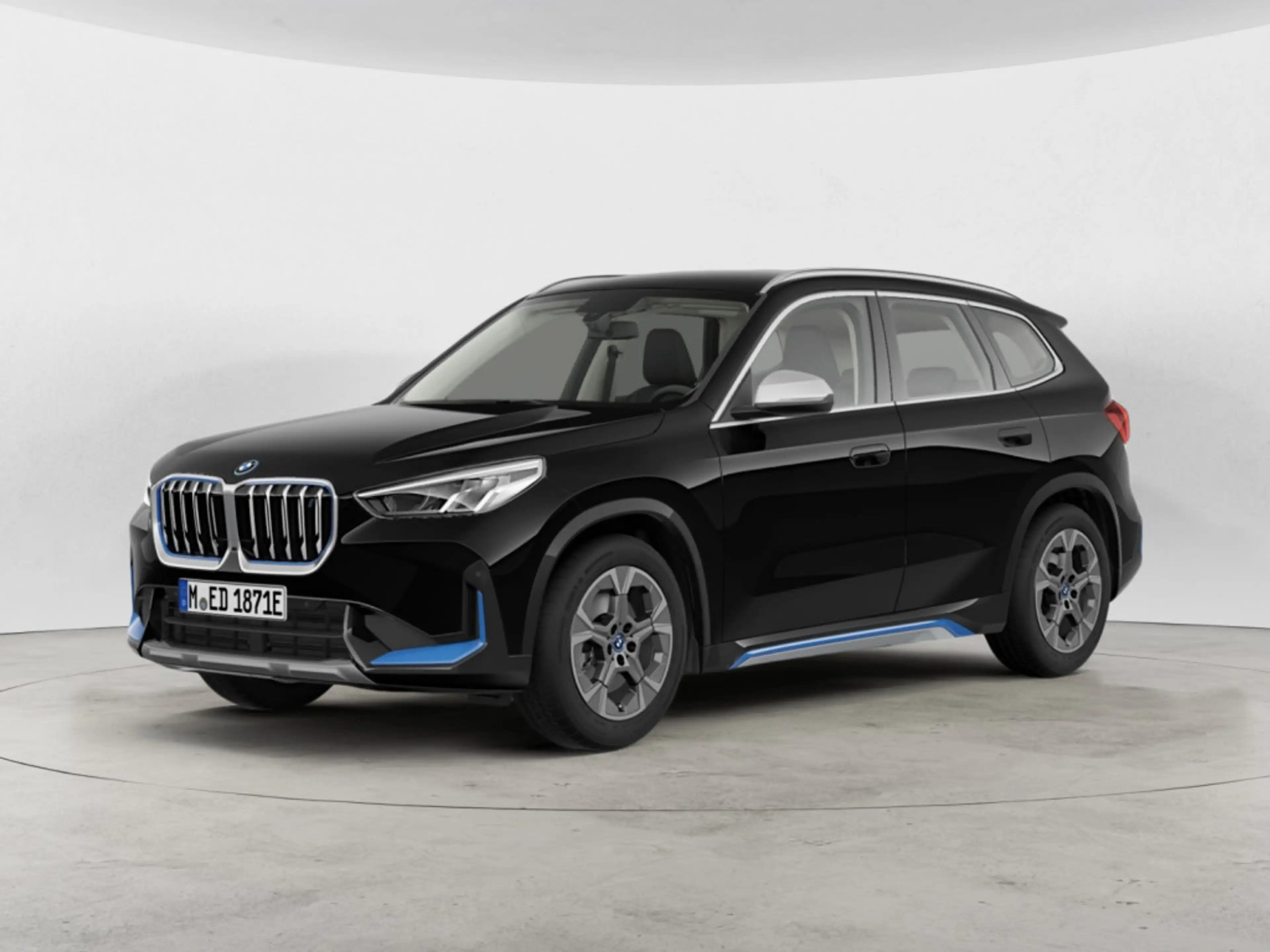 BMW iX1 xDrive30 xLine AHK LED NAVI KAMERA SHZ — photo 2
