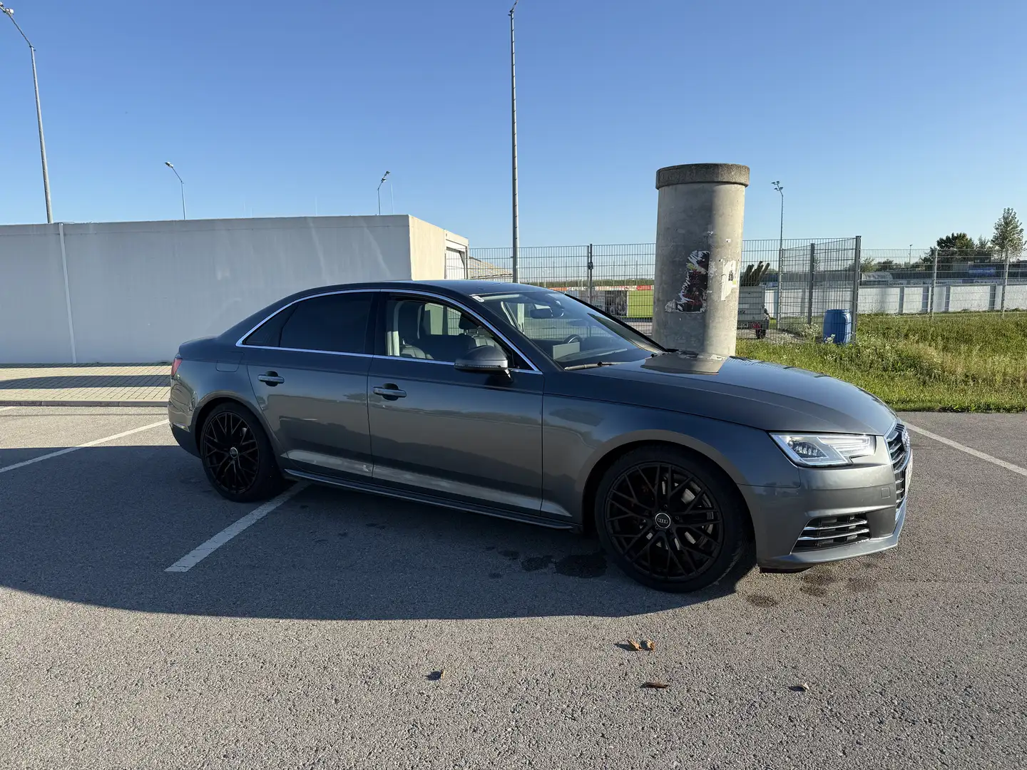 Audi A4 2,0 TDI Design - 1