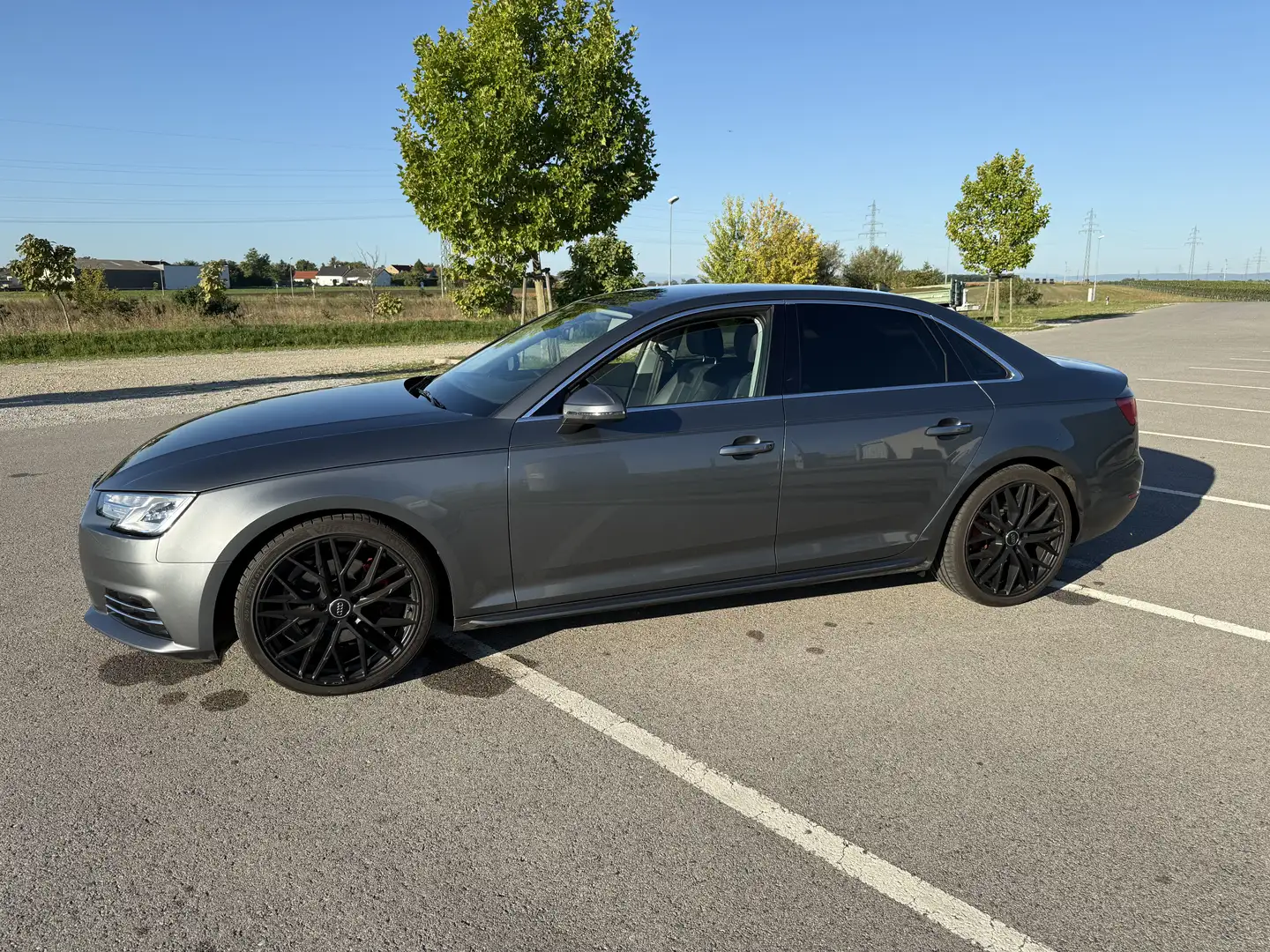 Audi A4 2,0 TDI Design - 2