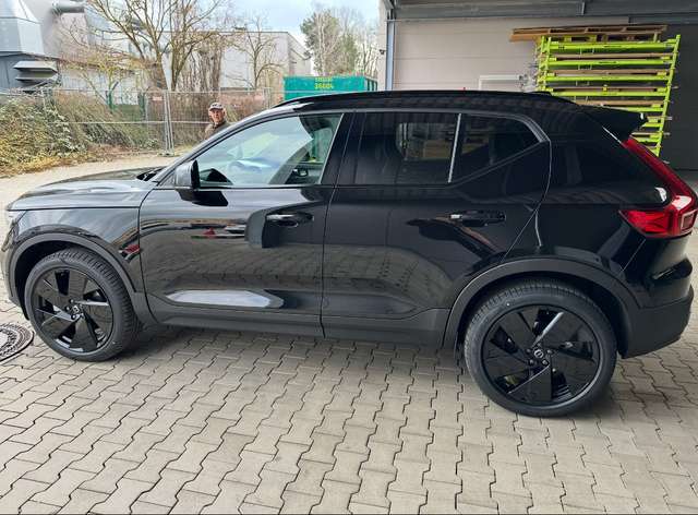 Imagine Volvo XC40 Ultra Black Edition 2WD