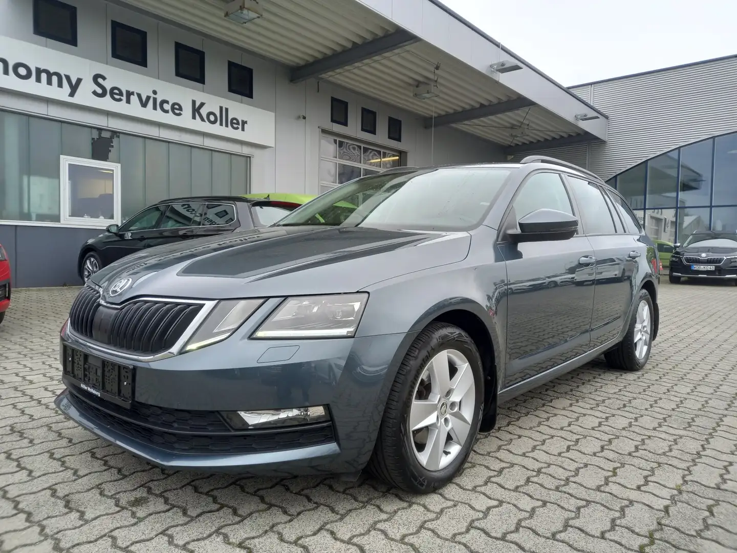 Skoda Octavia Octavia 1.0 TSI DSG LED el.Heckklappe Navi APP BC Grijs - 1