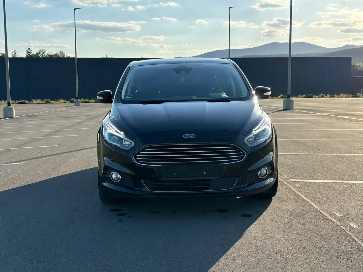 Ford S-Max Titanium ACC AHK ALU TÜV 03/2027 Schwarz - 2