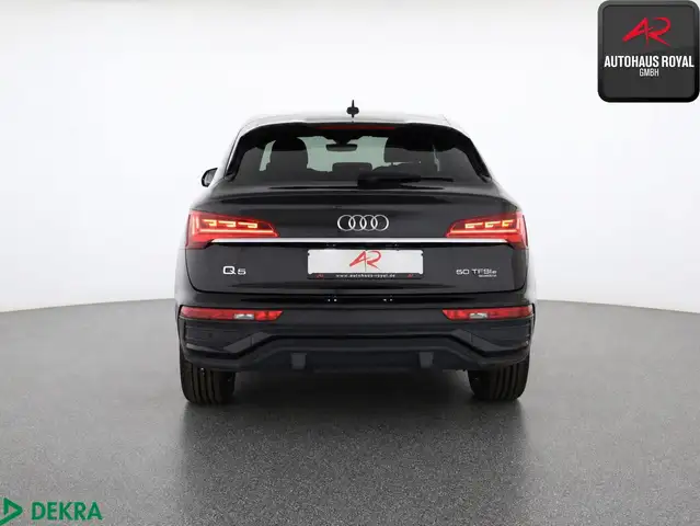 Audi Q5 view 4
