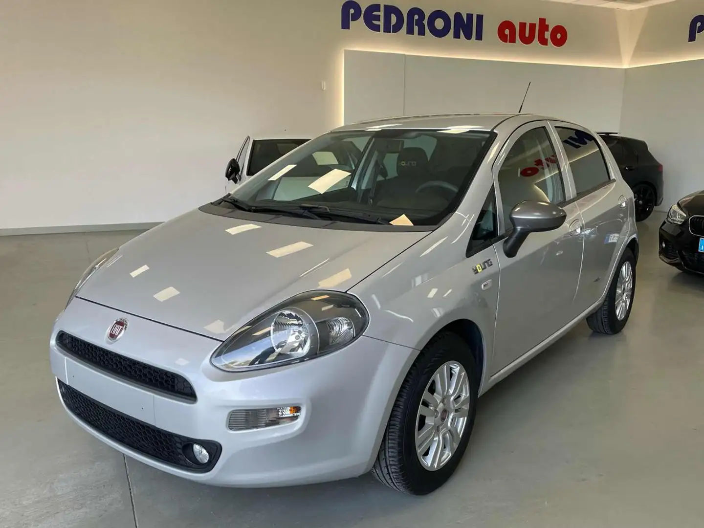 Fiat Punto 1.2 8V 69 CV 5 porte Young Neopatentati Plateado - 1