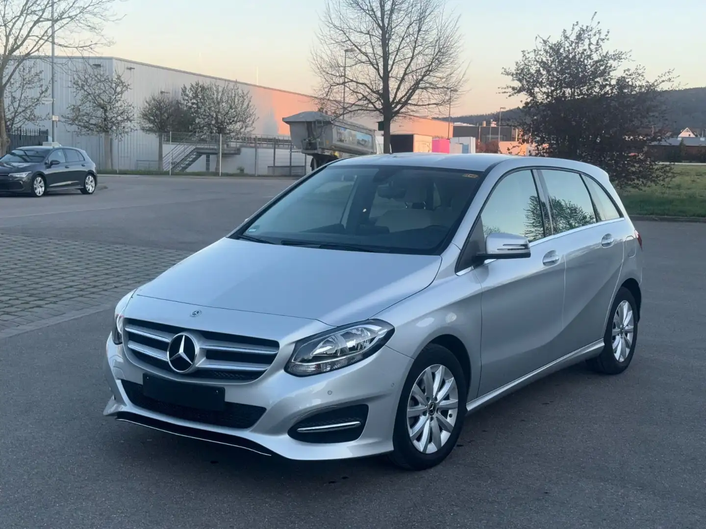 Mercedes-Benz B 180 B -Klasse B 180*EURO6*WenigKm*Garantie*Shz Plateado - 2