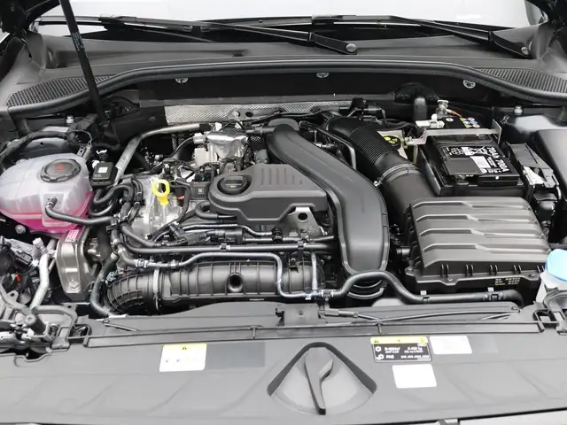 Audi Q2 view 8