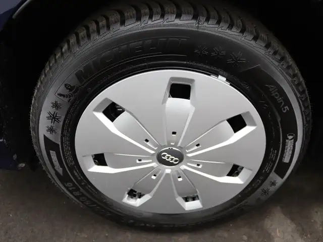 Audi Q2 view 7