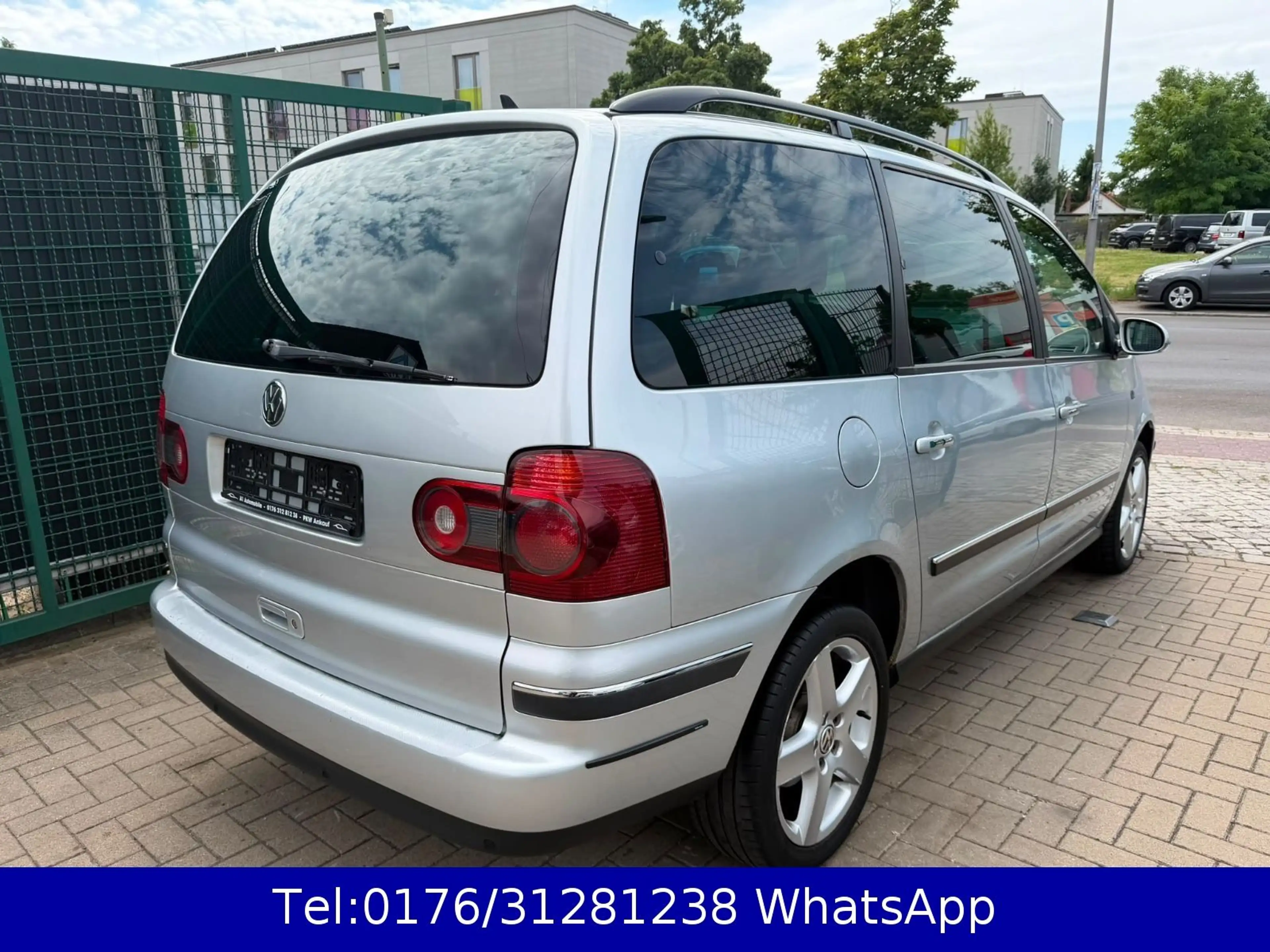 Volkswagen Sharan United 2.0 !! Tüv-Service Neu !! Navi !! — photo 4