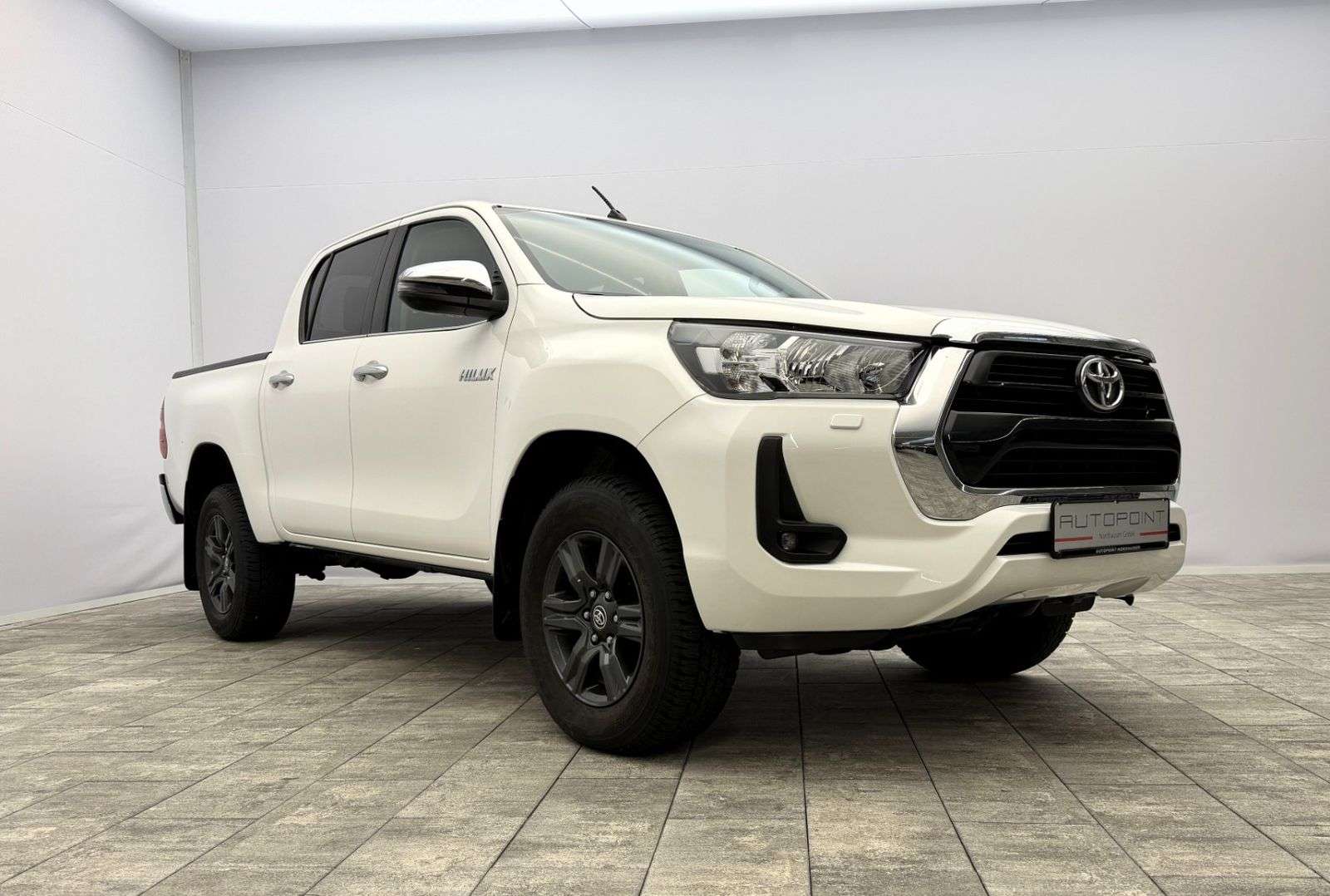 Second hand Toyota Hilux 2.8