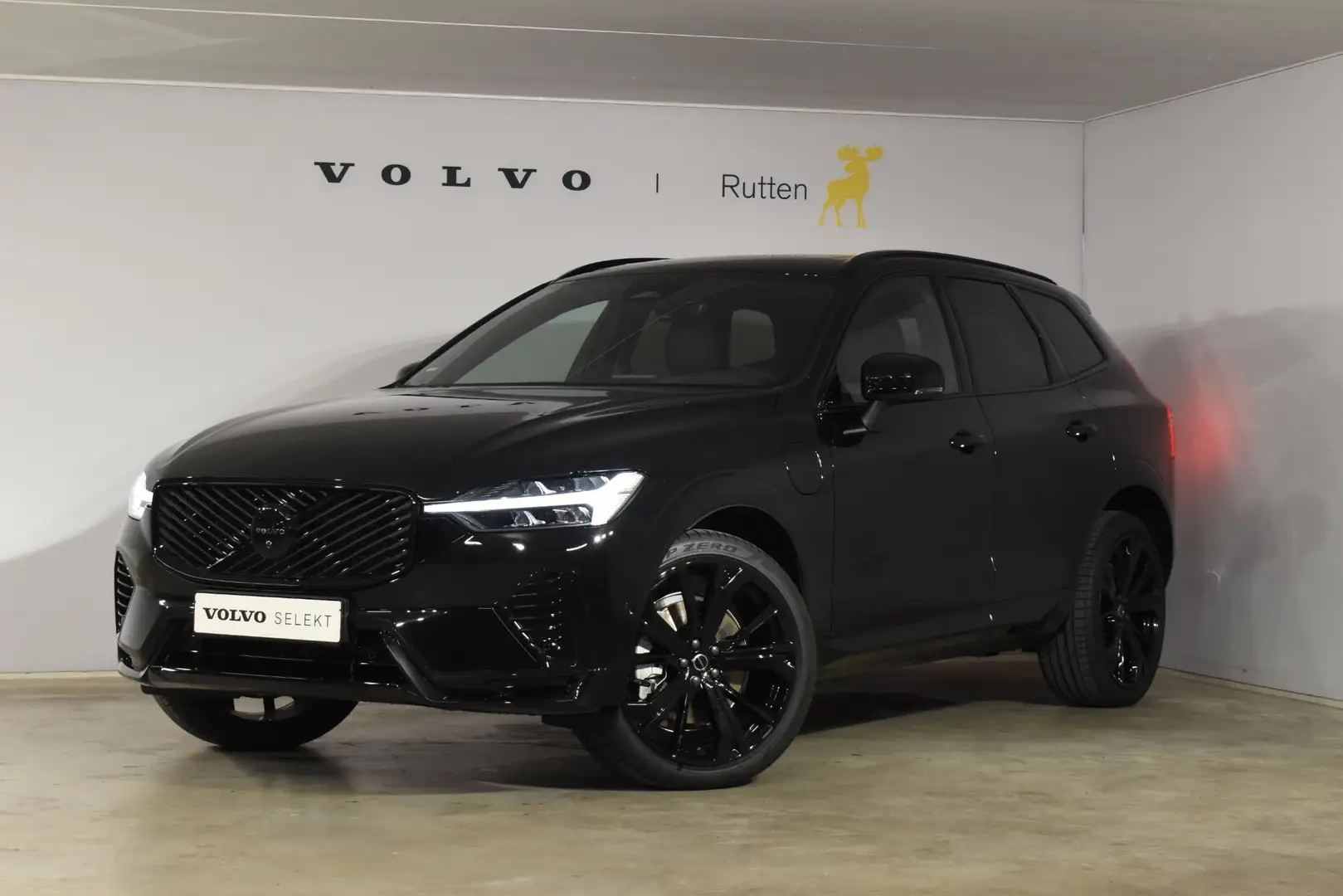 Volvo XC60 T6 350PK Plug-in Hybrid AWD Plus Black Edition / 3 Noir - 2