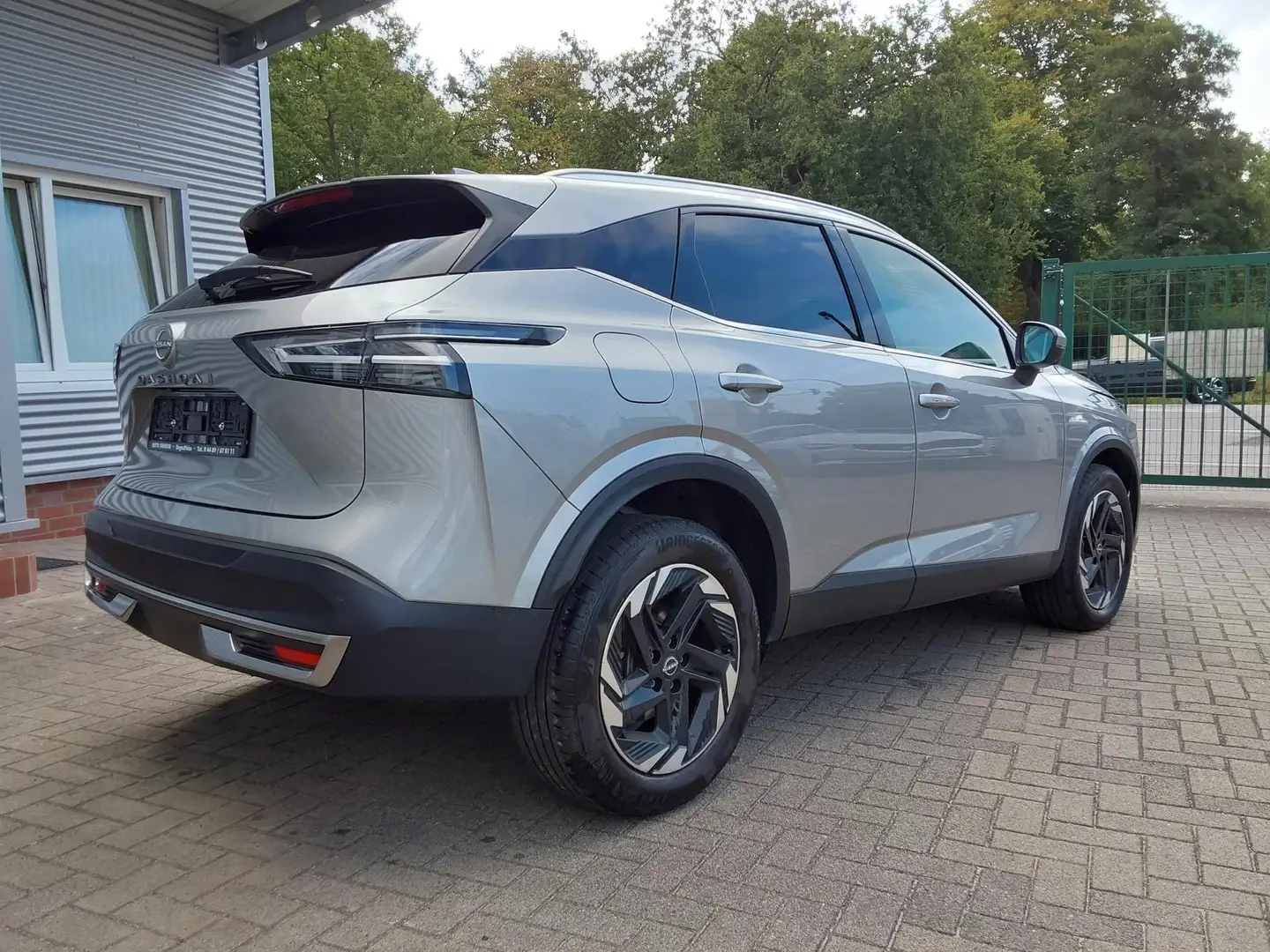 Nissan Qashqai 1.3 DIG-T Mild Hybrid N-Connecta ACC/PDC/LED/NA... Gris - 2