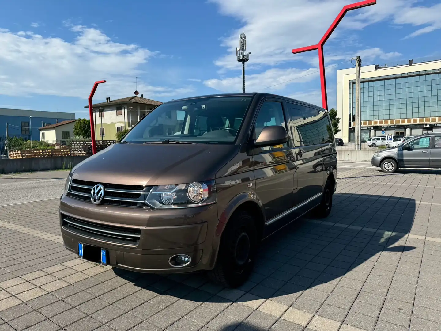 Volkswagen T5 Multivan 2.0 tdi Highline 140cv Marrone - 2