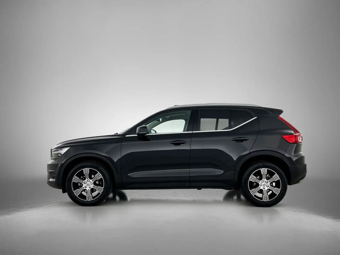 Volvo XC40 1.5 T3 Inscription | Panorama dak | Leder | 18'' L Zwart - 2