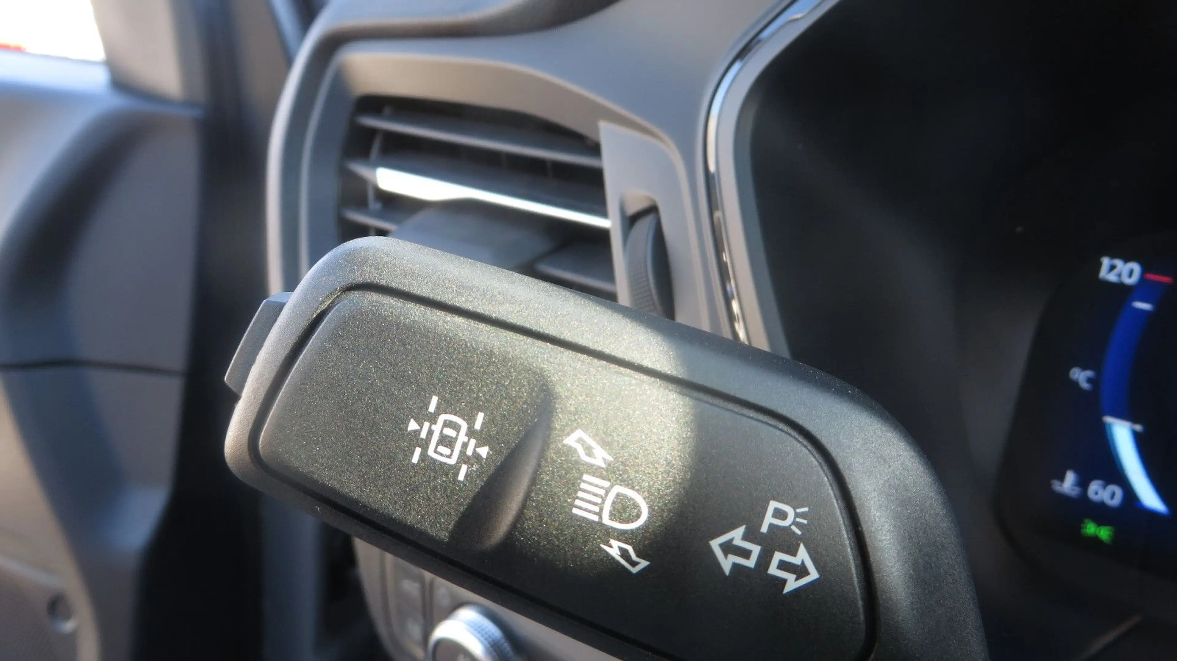 Ford Kuga Plug-In Hybrid ST-Line X, Sitzheizung — photo 11