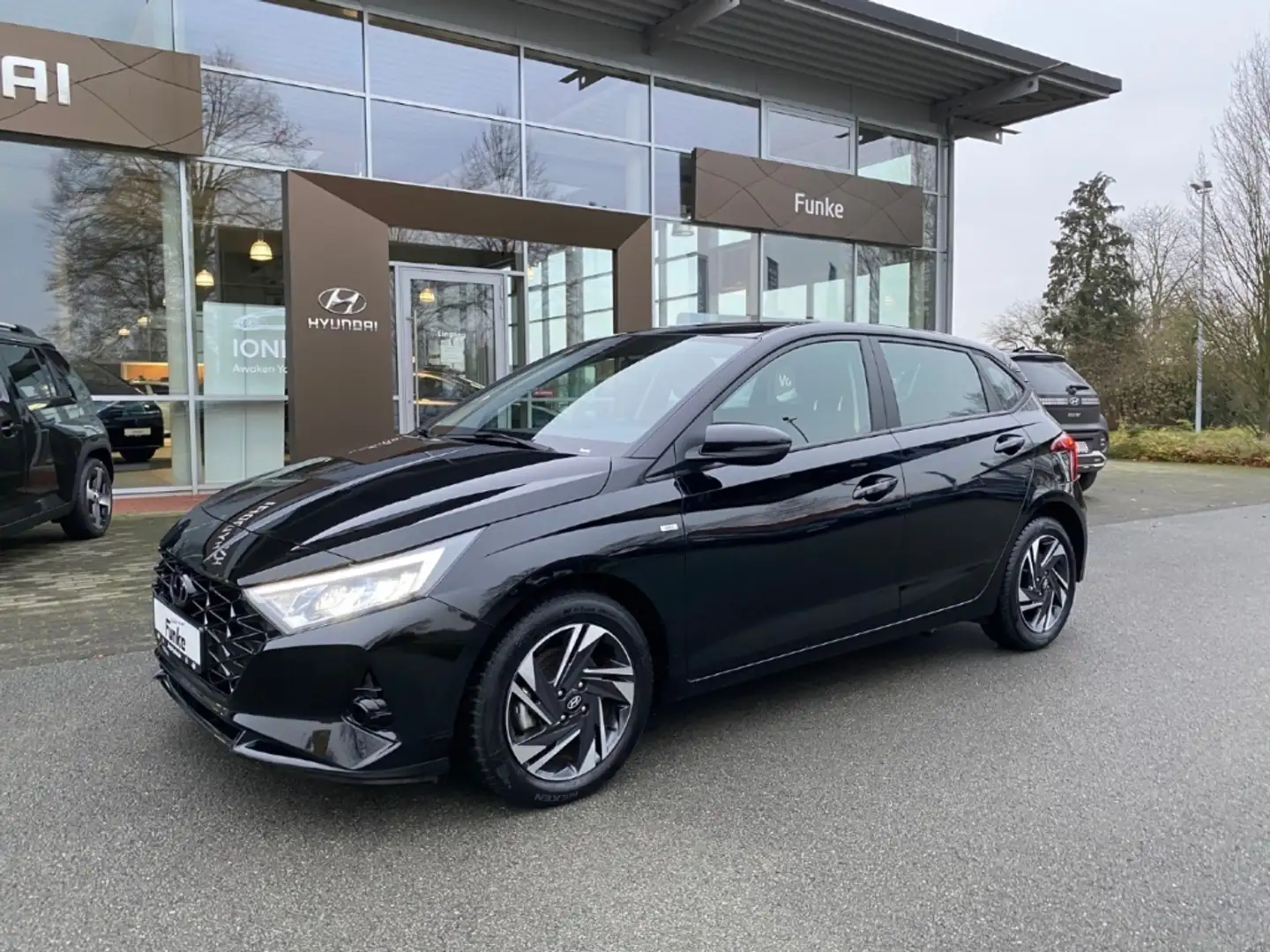 Hyundai i20 Trend AT Mild-Hybrid Allwetter ALU Digitales Cockp Schwarz - 1