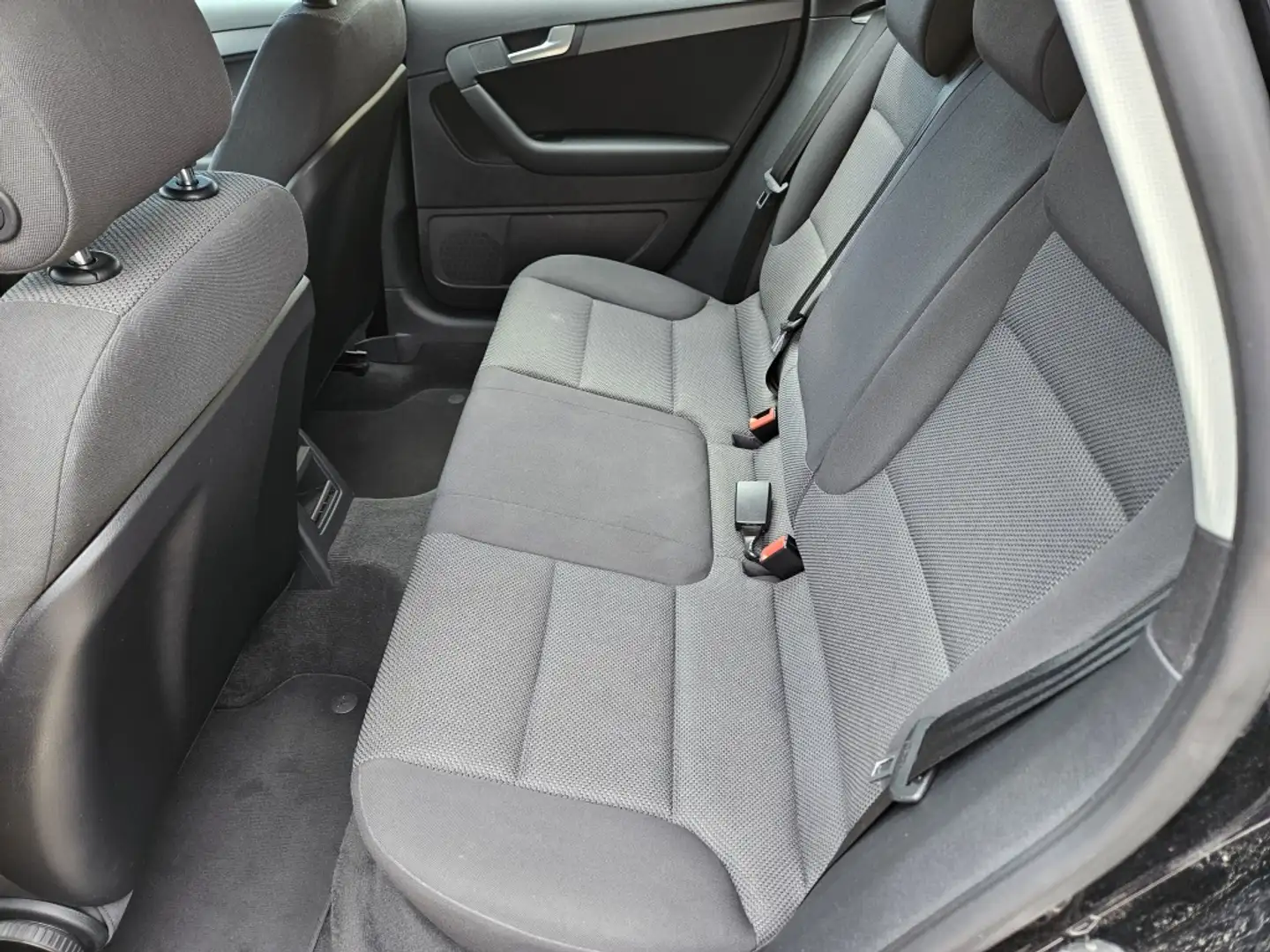 Audi A3 Sportback 1.6TDI Genuine Edition S-T Noir - 2