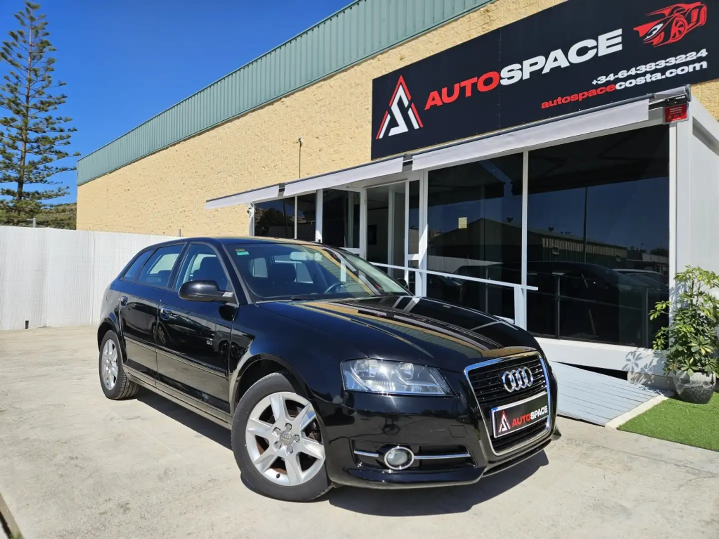 Audi A3 Sportback 1.6TDI Genuine Edition S-T Noir - 1