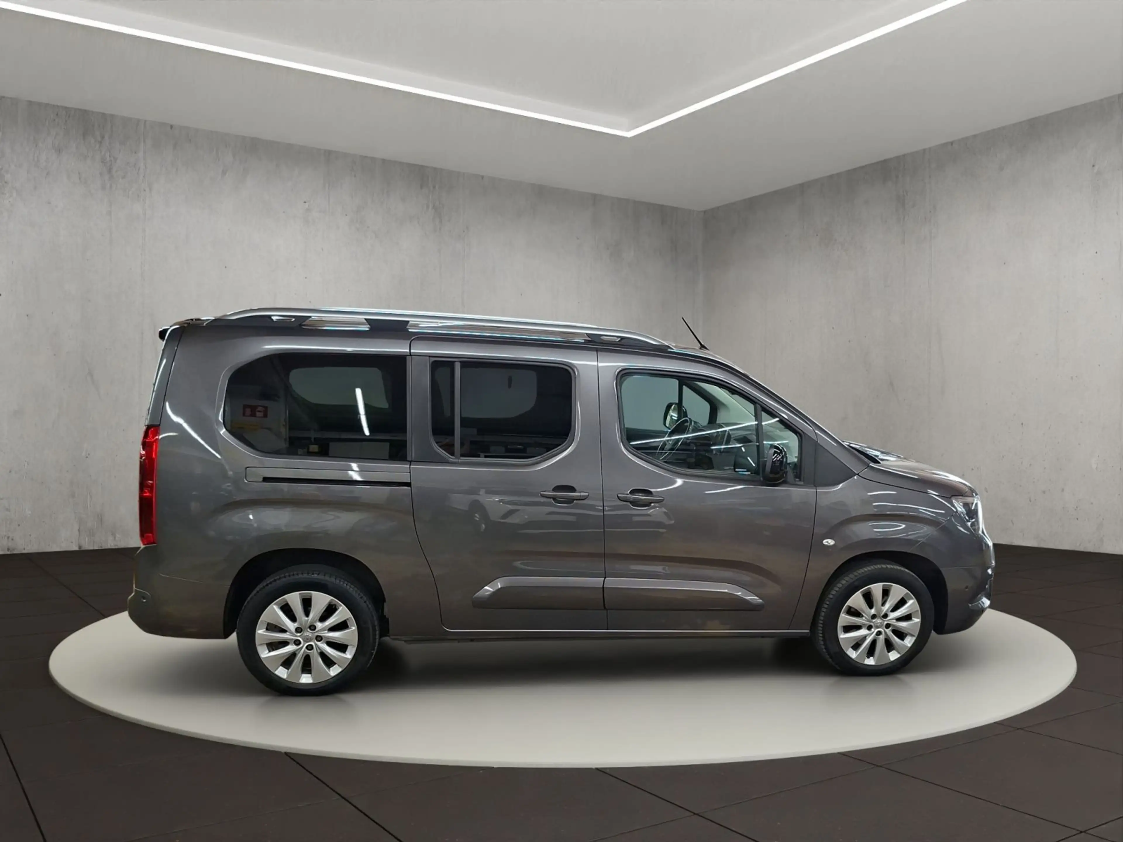 Opel Combo 1.2 Life Turbo Ultimate XL Automatik — photo 6