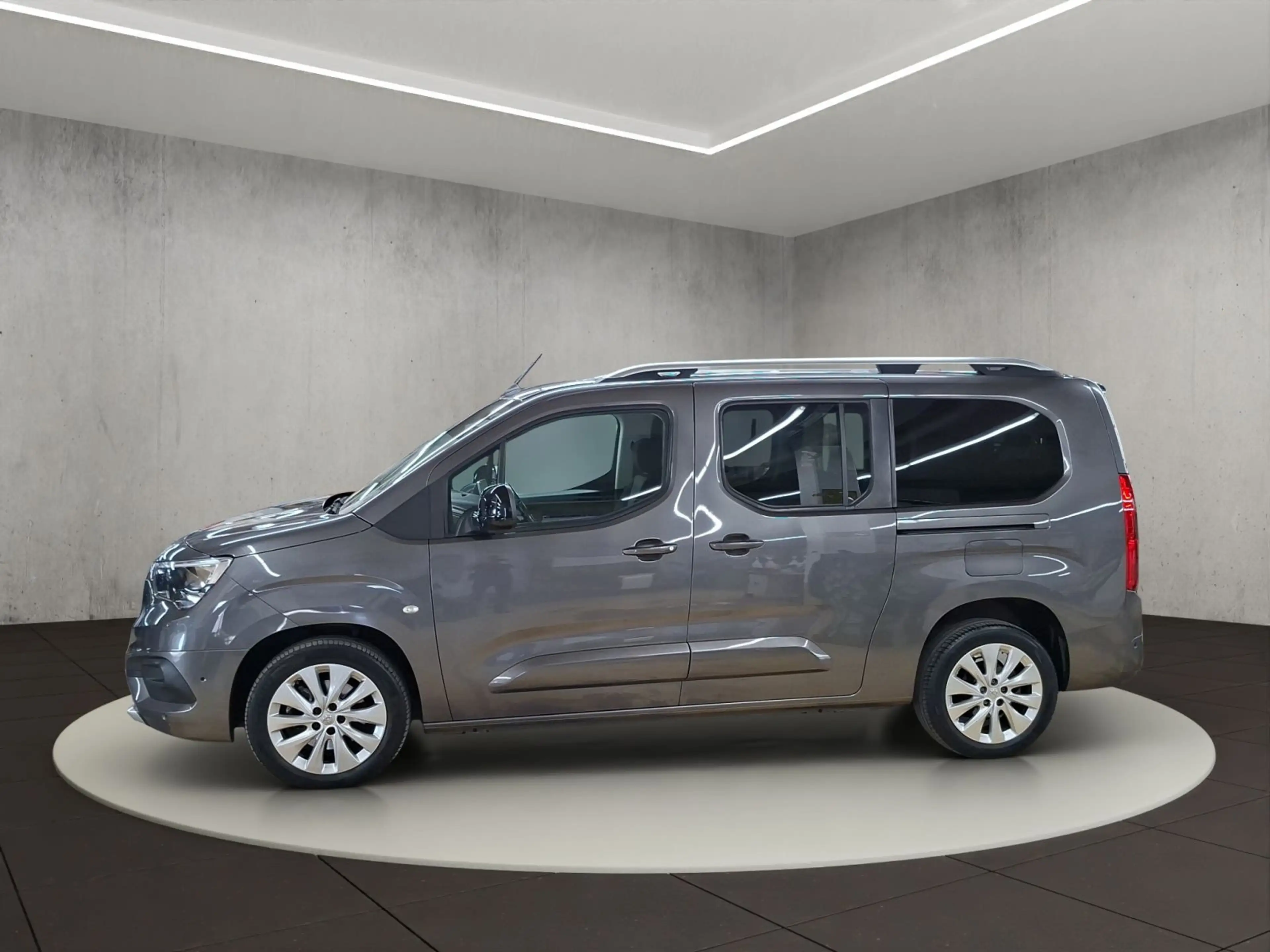 Opel Combo 1.2 Life Turbo Ultimate XL Automatik — photo 2