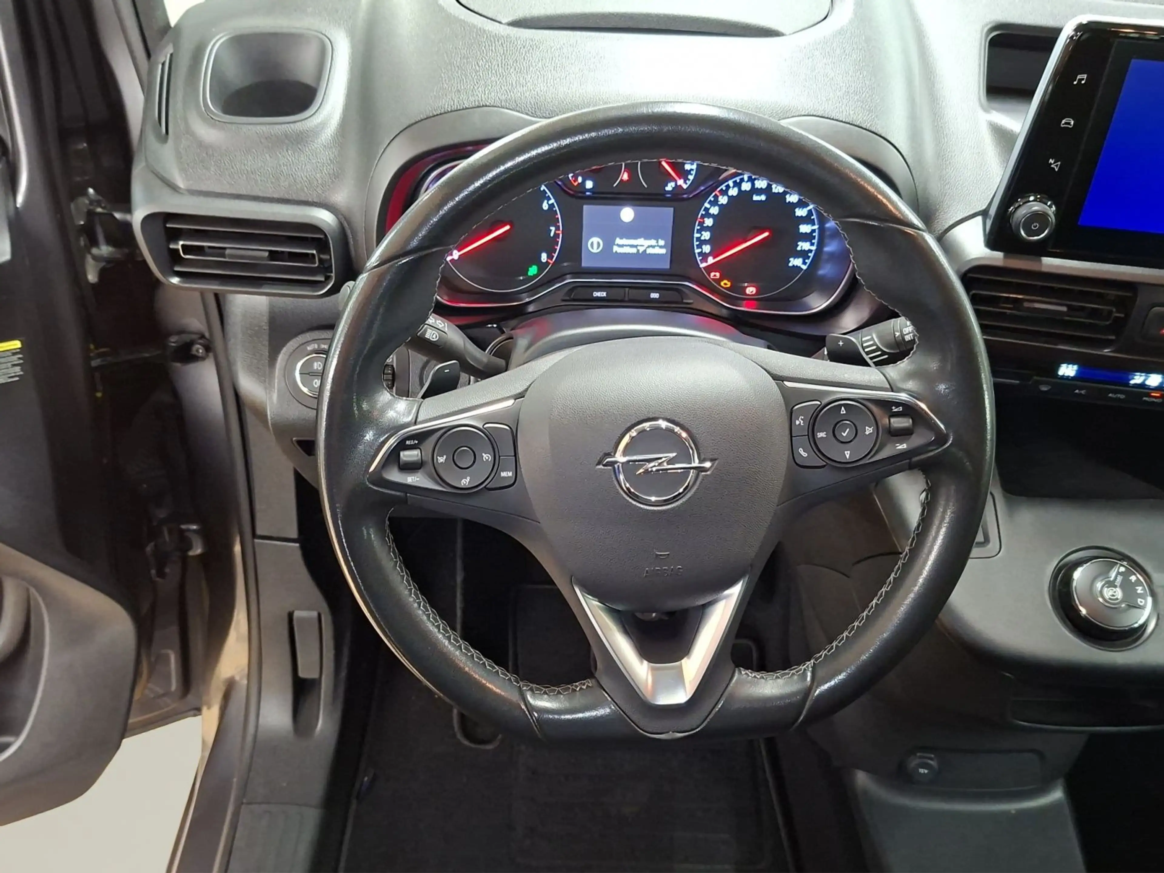 Opel Combo 1.2 Life Turbo Ultimate XL Automatik — photo 10