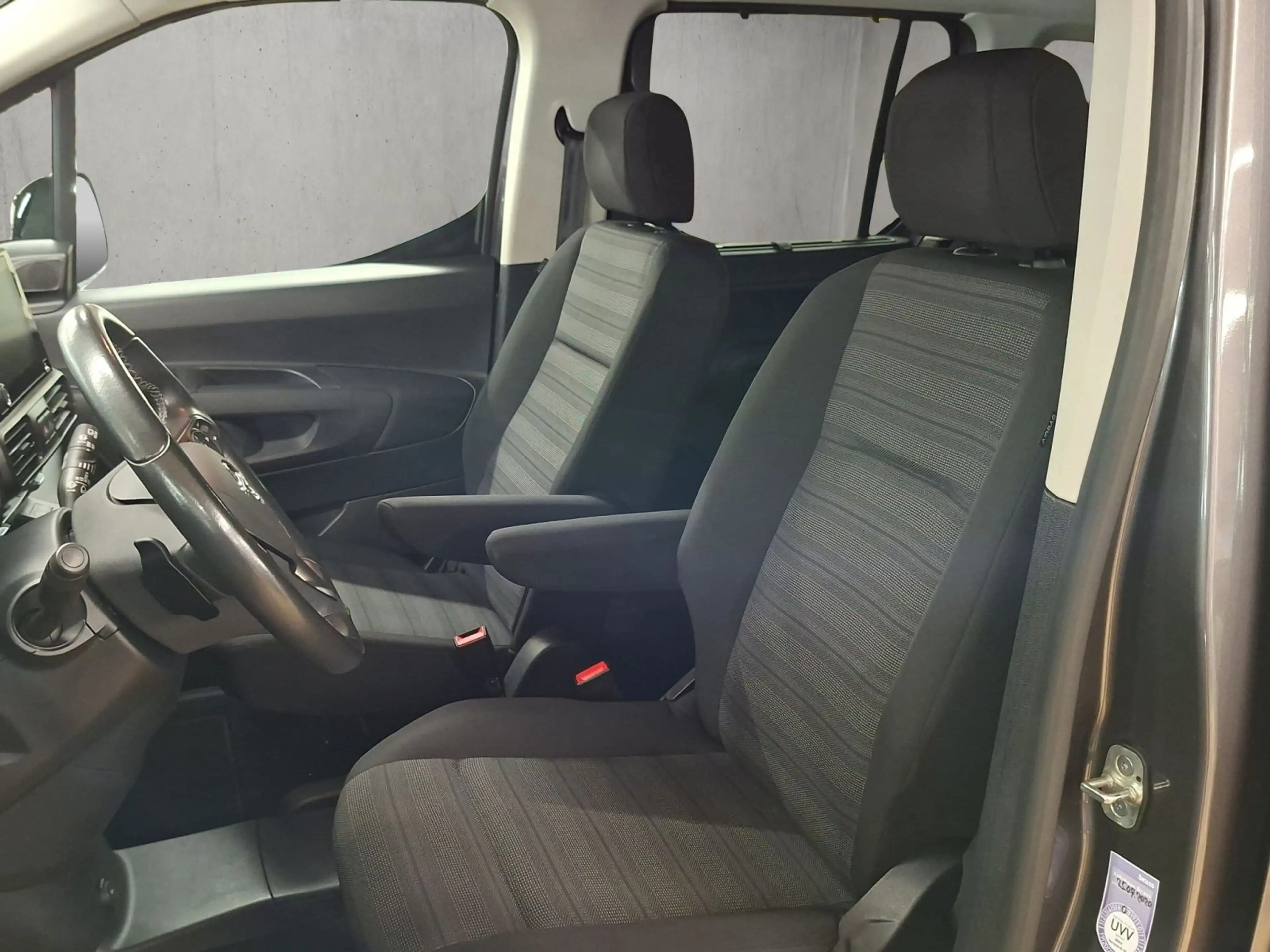 Opel Combo 1.2 Life Turbo Ultimate XL Automatik — photo 9