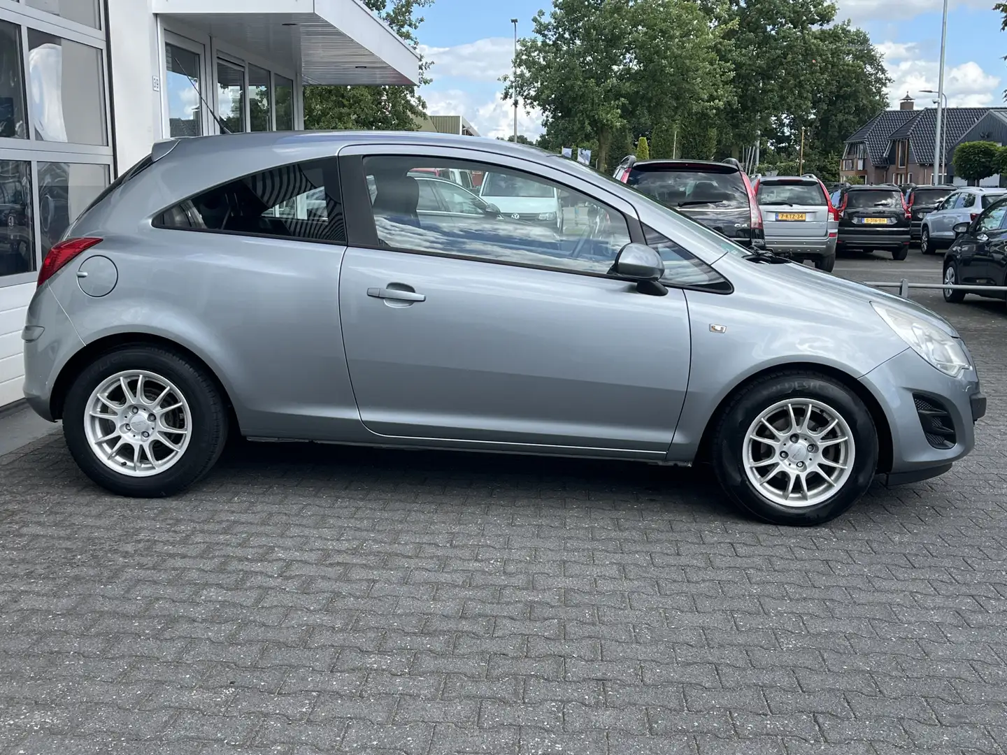 Opel Corsa 1.2 EcoFlex Cosmo LPG Cruise control Trekhaak APK Grau - 2