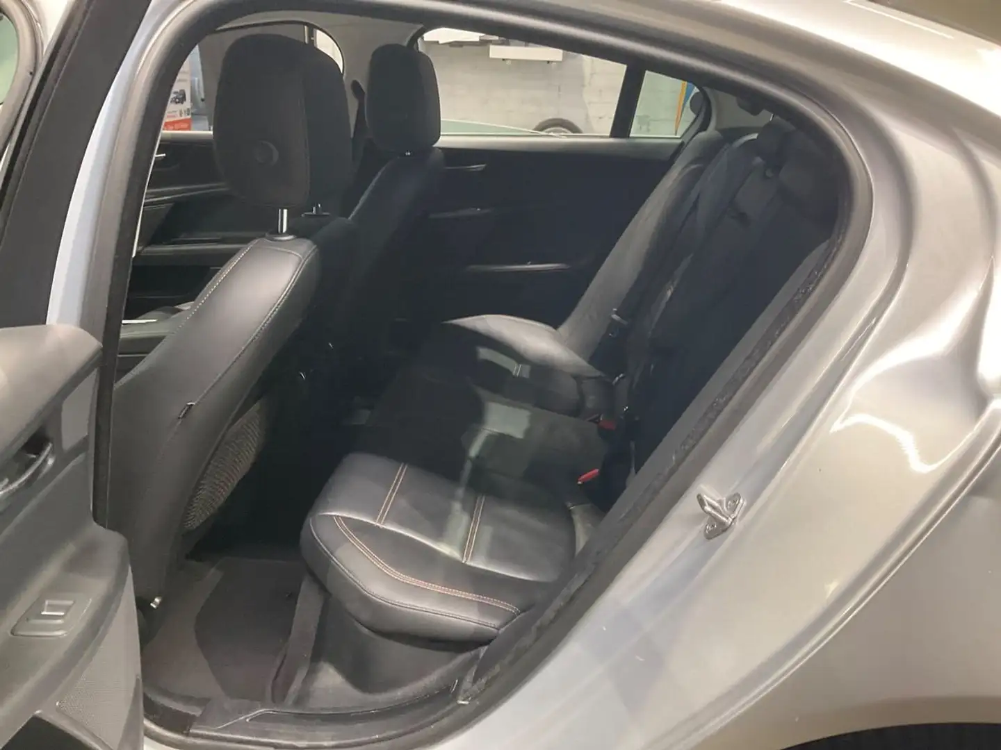 Jaguar XE XE+20d+AWD+Aut.+Prestige Grau - 2