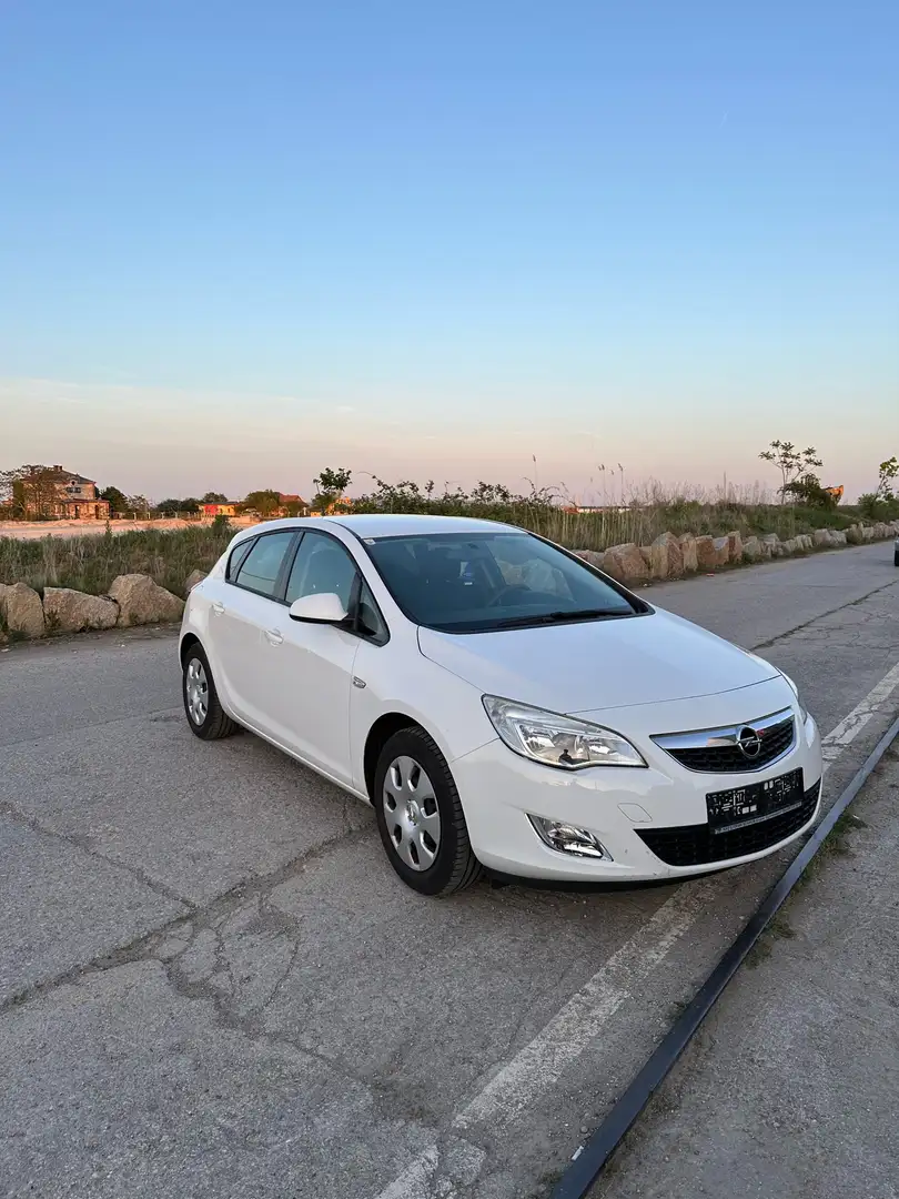 Opel Astra 1,4 Ecotec Cool&Sound Weiß - 1