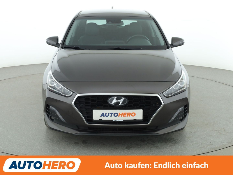 Hyundai i30 1.6 CRDi Premium Aut.*NAVI*LED*ACC*CAM*SPUR* — photo 9