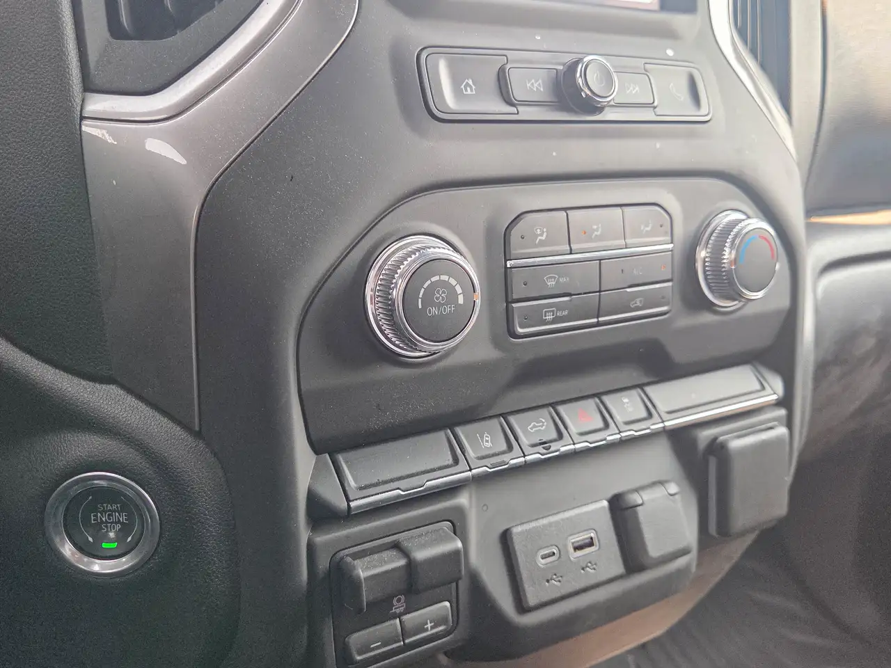 GMC Sierra 2500HD photo GMC Sierra 2500HD