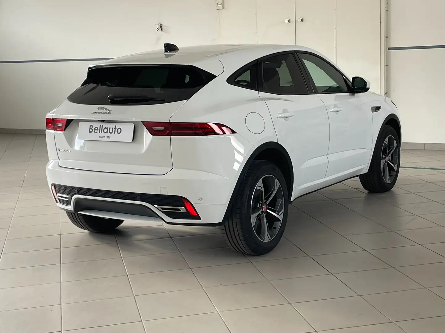 Jaguar E-Pace 2.0D I4 163CV MHEV R-Dynamic SE AWD Auto Weiß - 2