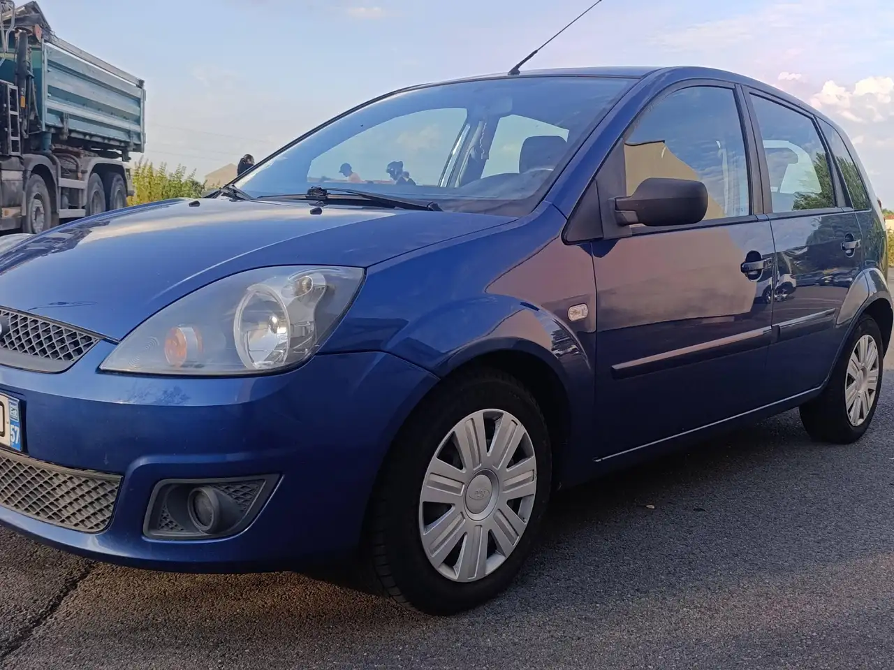 Ford Fiesta 5 portes — photo 2