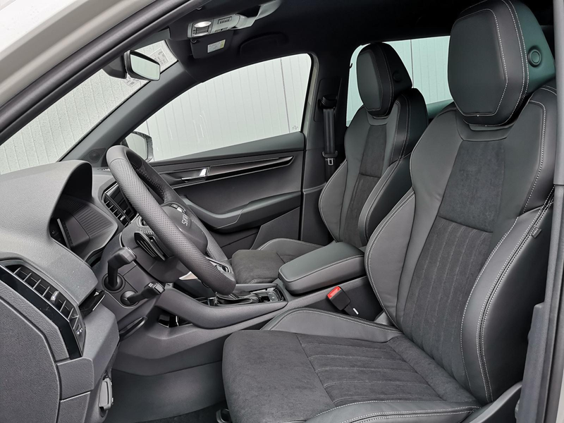 Skoda Karoq Sportline 2.0TDI DSG 4x4 AHK Matrix Leder 19 Zo... — photo 9