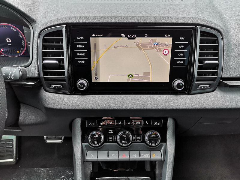 Skoda Karoq Sportline 2.0TDI DSG 4x4 AHK Matrix Leder 19 Zo... — photo 8