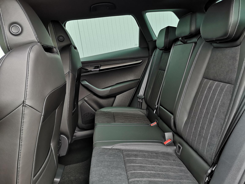 Skoda Karoq Sportline 2.0TDI DSG 4x4 AHK Matrix Leder 19 Zo... — photo 10