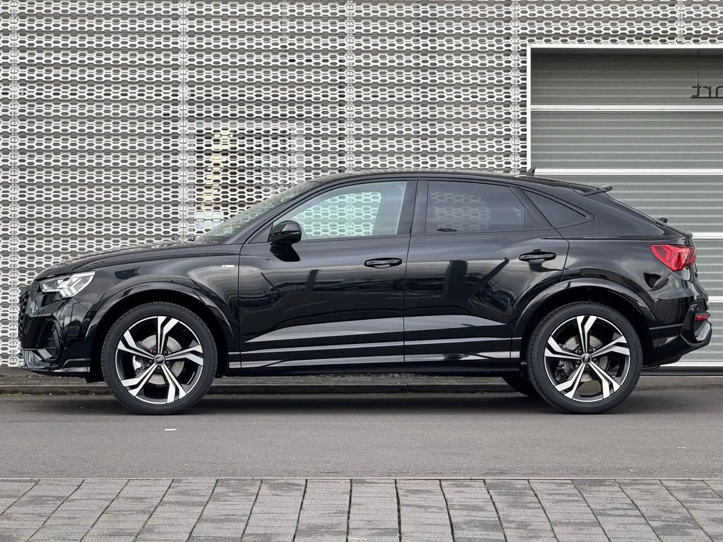 Audi Q3 S line 35 TDI 110(150) kW(PS) MATRI Schwarz - 2