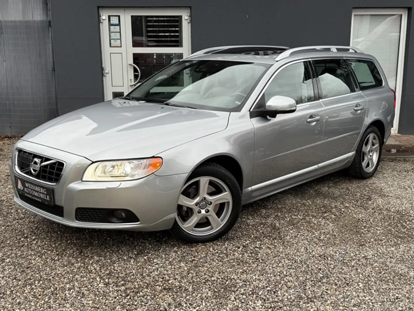 Volvo V70 Kombi Auto,Leder,Navi,SHD,PDC, Summum AWD Zilver - 1