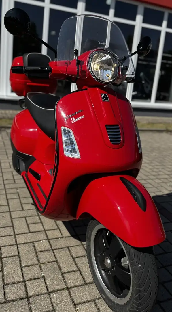 Vespa GTS 300 Rouge - 1