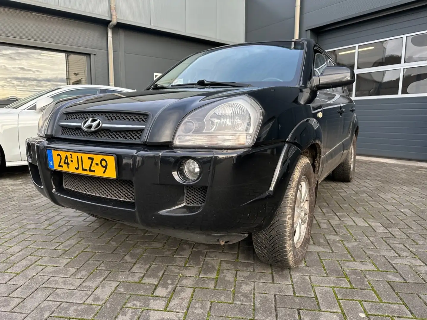 Hyundai TUCSON 2.0i Active met trekhaak, airco, stoelverwarming Negro - 1