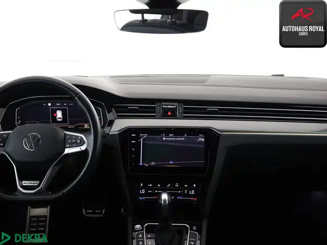 Volkswagen Passat Alltrack view 9