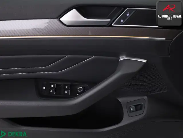 Volkswagen Passat Alltrack view 15