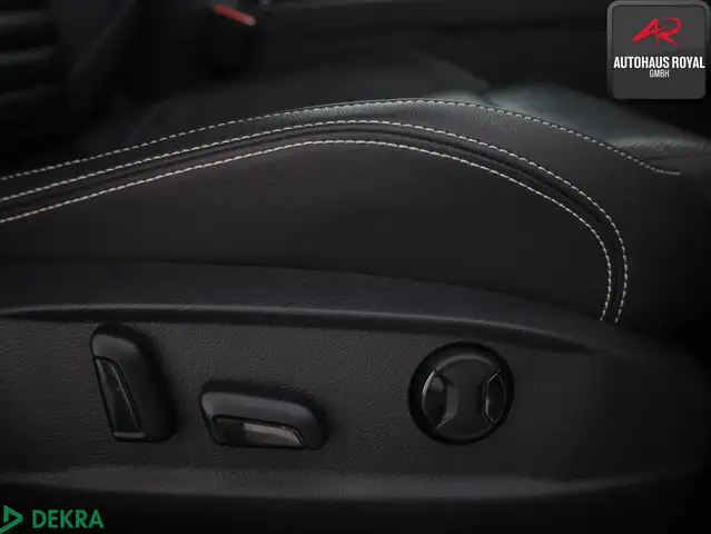 Volkswagen Passat Alltrack view 12