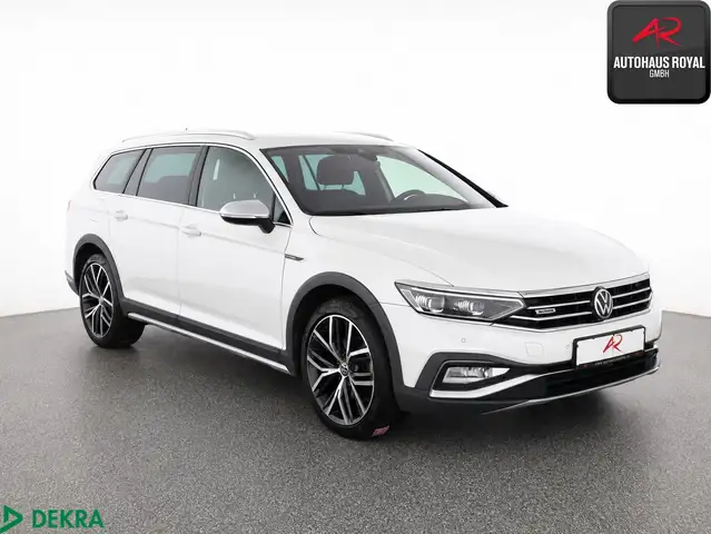 Volkswagen Passat Alltrack view 7