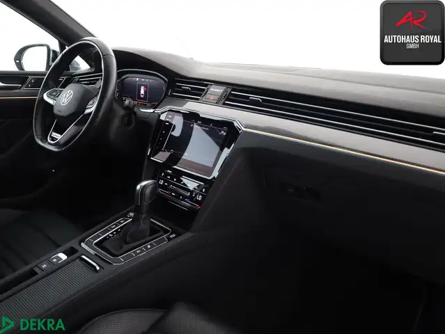 Volkswagen Passat Alltrack view 10