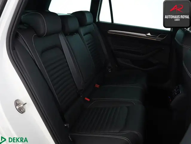 Volkswagen Passat Alltrack view 13