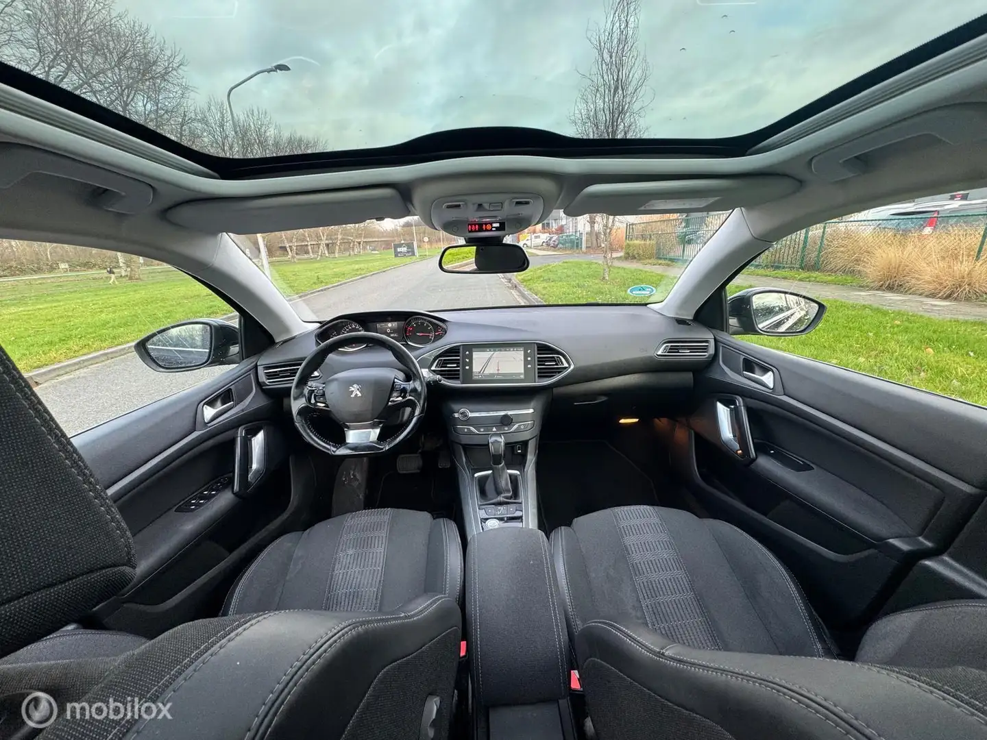 Peugeot 308 SW 1.2 Automaat Pano Navi Camera Trekhaak Blau - 2