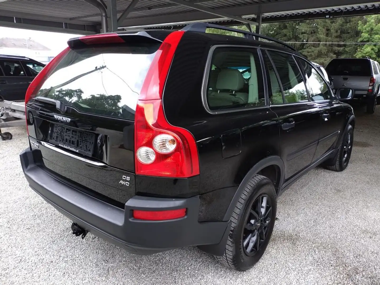 Volvo XC90 D5 Kinetic AWD !7-Sitze! Schwarz - 2