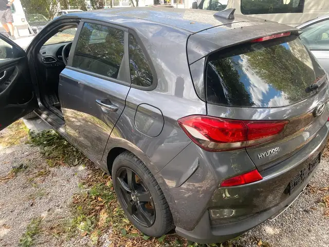 Hyundai i30 view 3