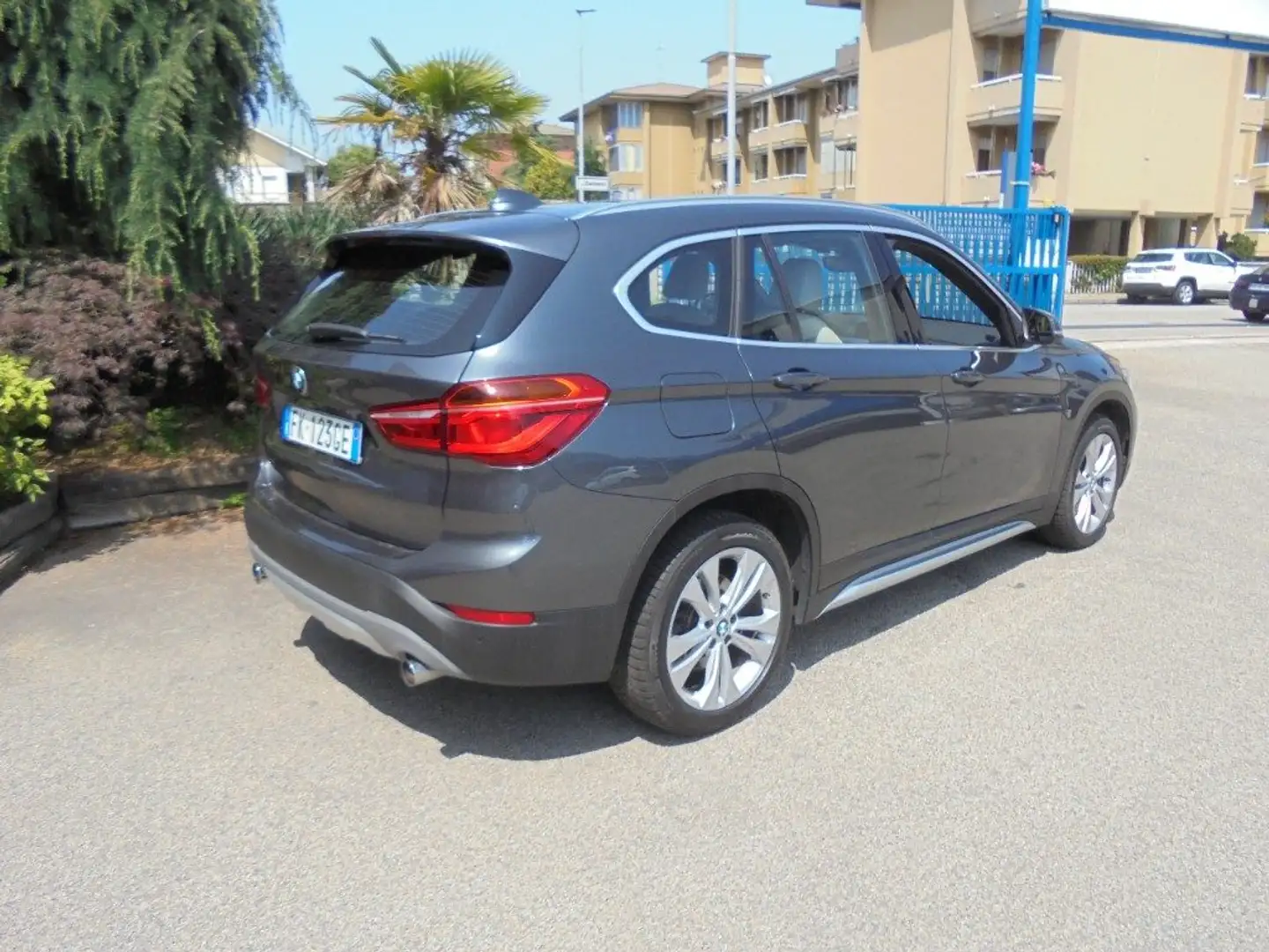 BMW X1 xDrive25d xLine Grau - 2