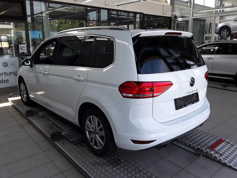 Volkswagen Touran Comfortline ACC Standh. RFK AHK LED — photo 3